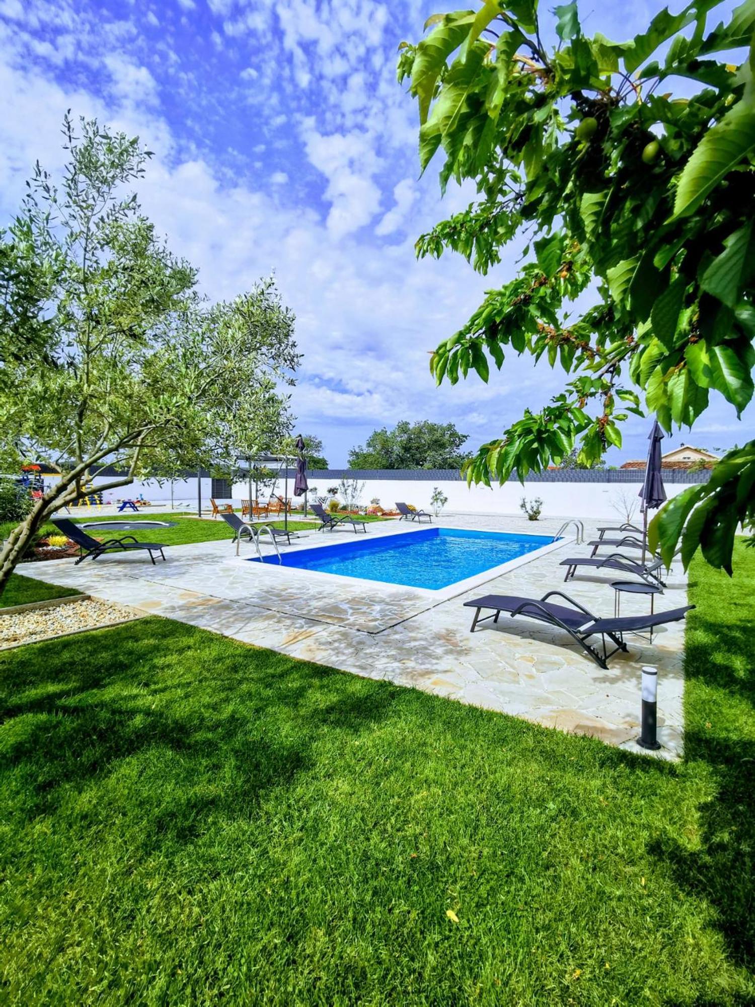 Holiday Home Aprilis With Pool, Jacuzzi And Sauna Galovac  ภายนอก รูปภาพ