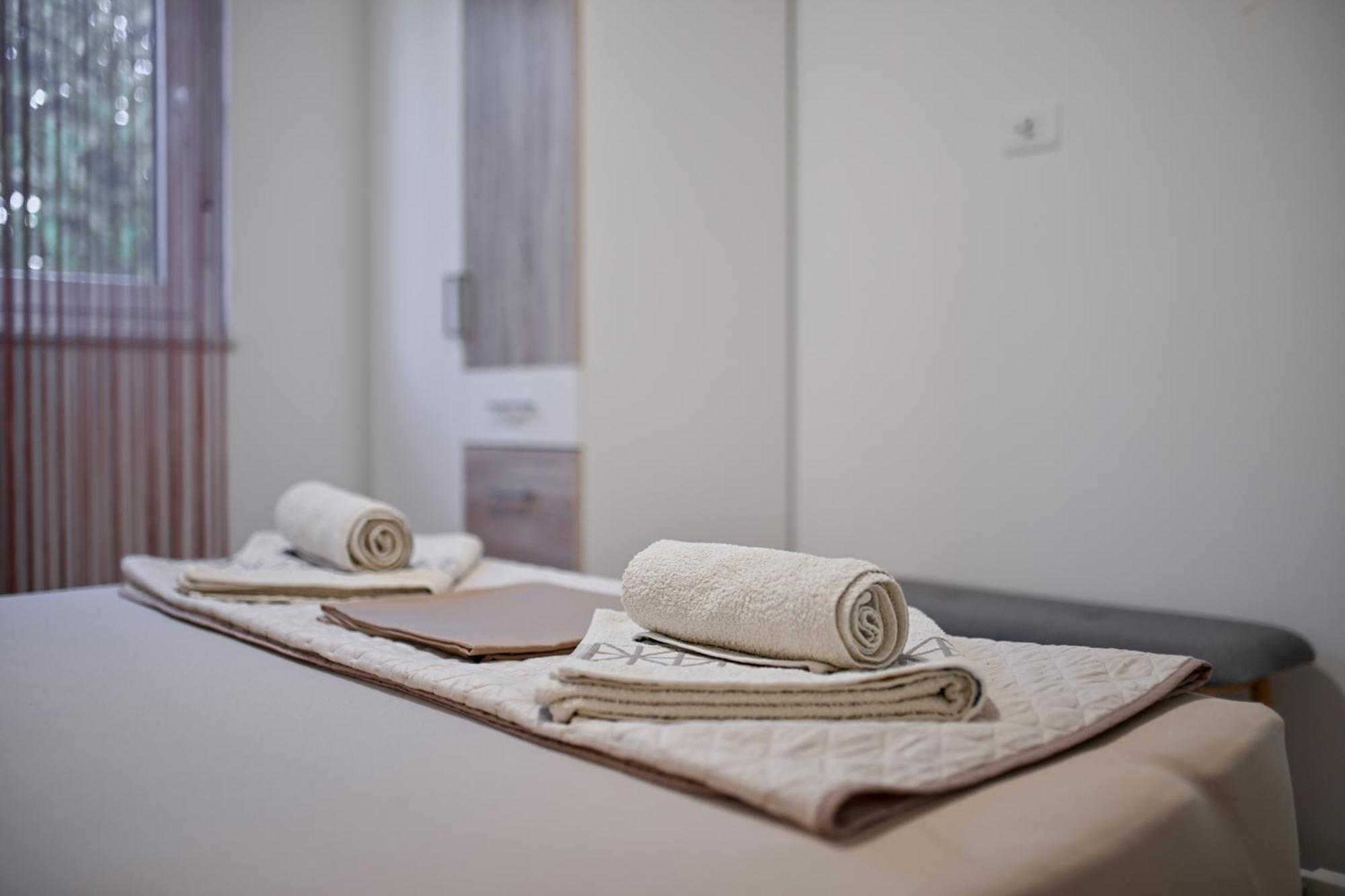 Holiday Home Aprilis With Pool, Jacuzzi And Sauna Galovac  ภายนอก รูปภาพ