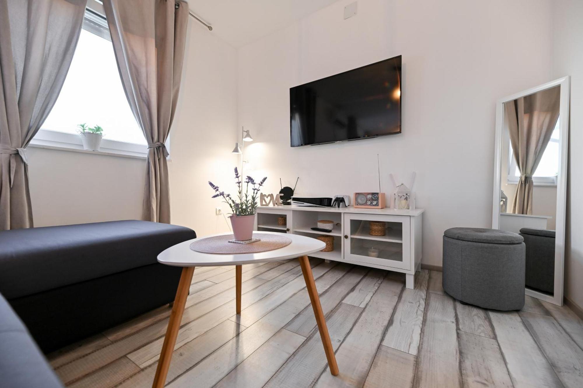 Holiday Home Aprilis With Pool, Jacuzzi And Sauna Galovac  ภายนอก รูปภาพ