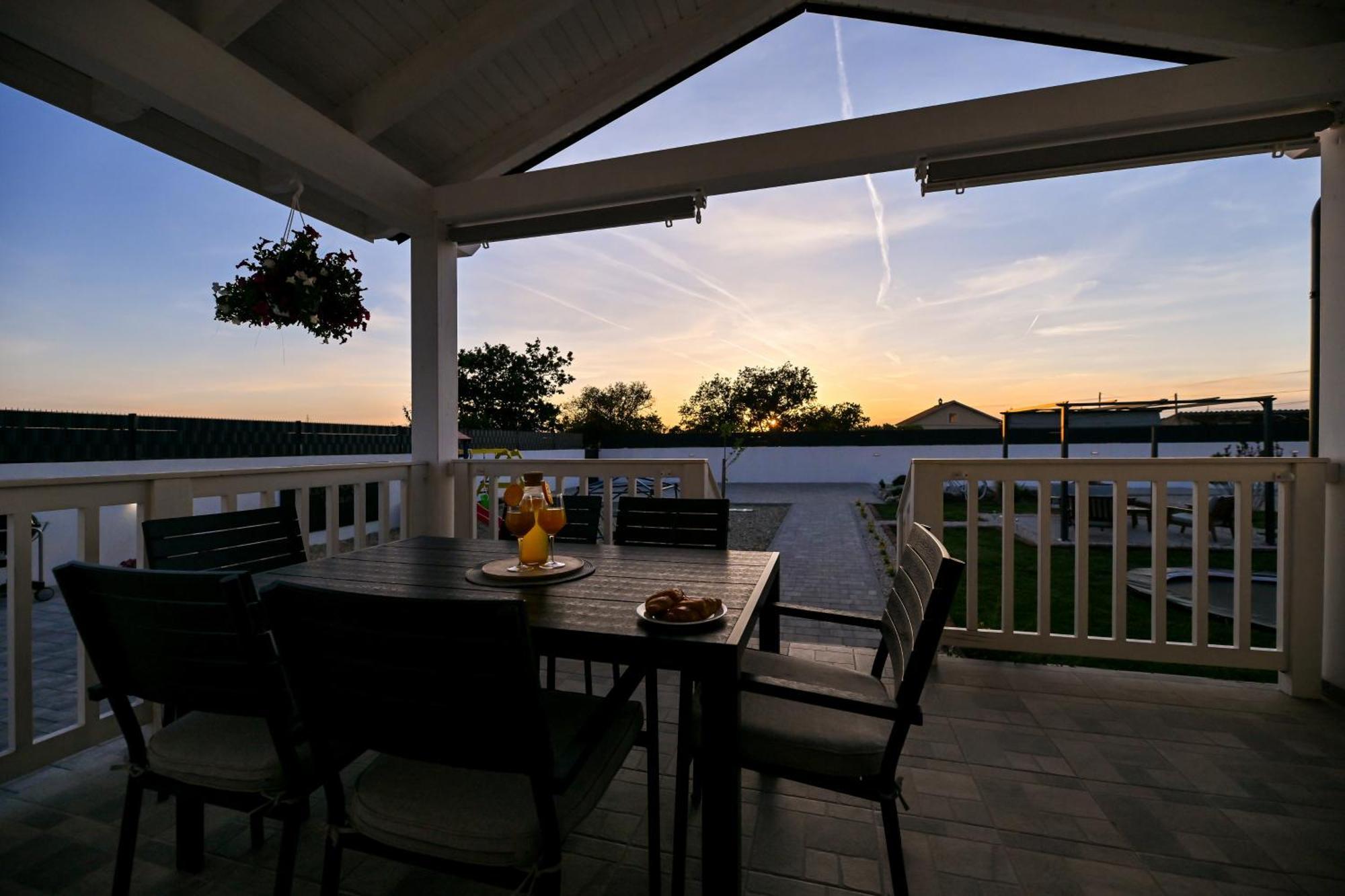 Holiday Home Aprilis With Pool, Jacuzzi And Sauna Galovac  ภายนอก รูปภาพ