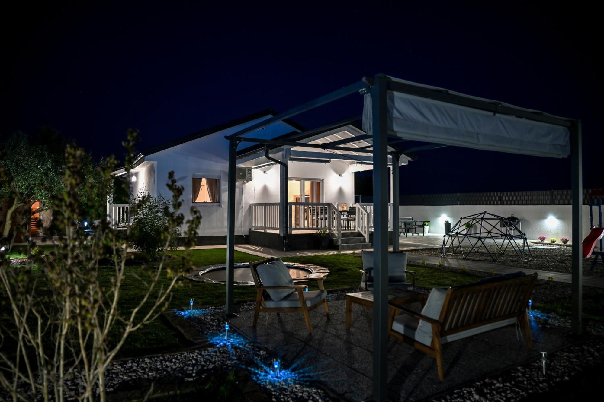 Holiday Home Aprilis With Pool, Jacuzzi And Sauna Galovac  ภายนอก รูปภาพ