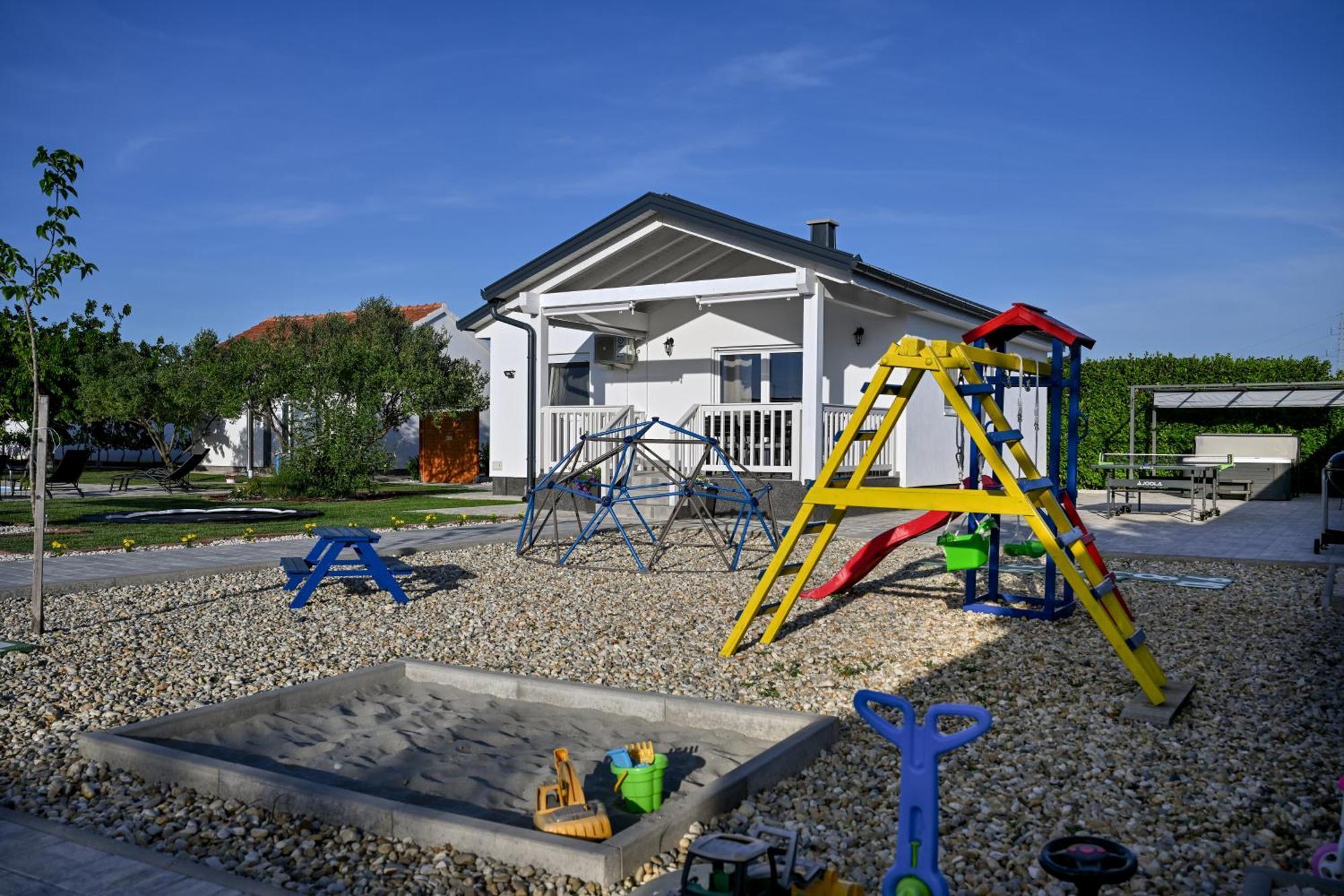 Holiday Home Aprilis With Pool, Jacuzzi And Sauna Galovac  ภายนอก รูปภาพ